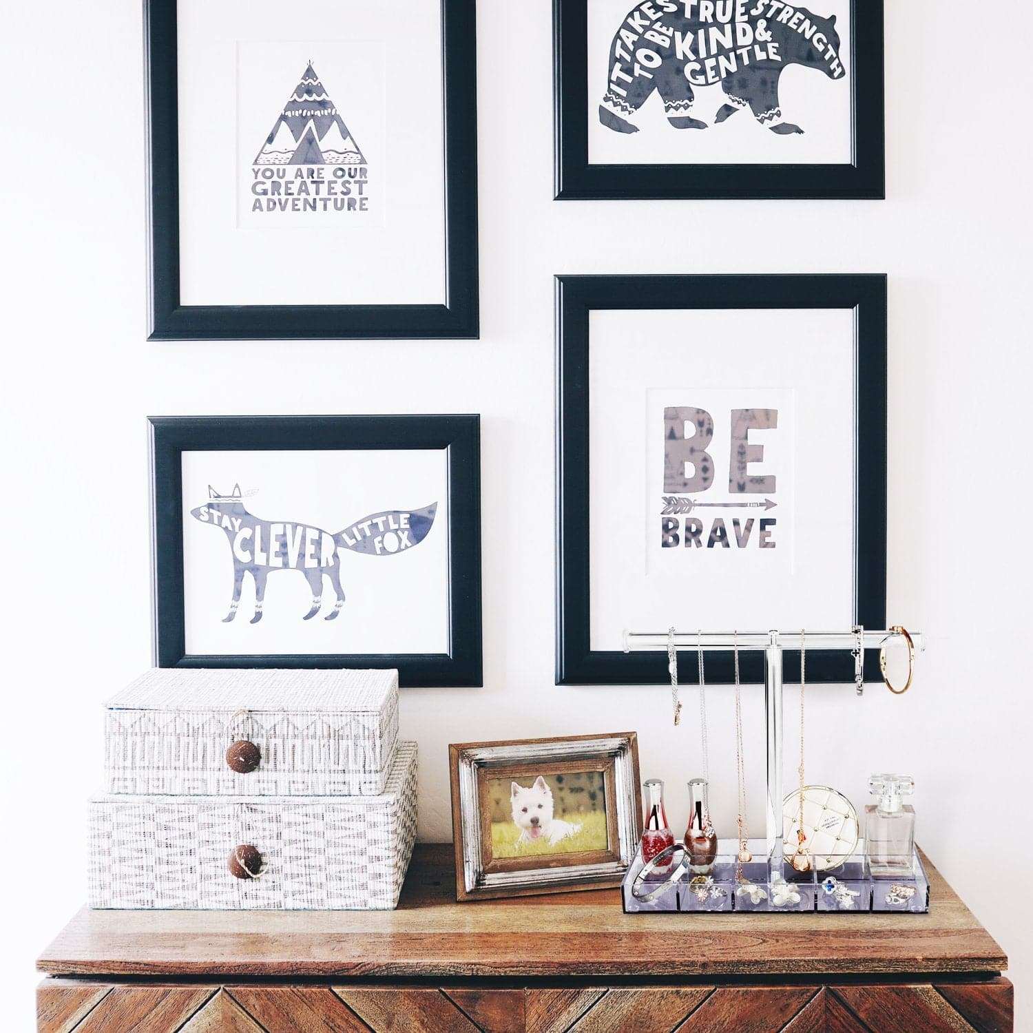 #JWY329-PU Acrylic Jewelry T-bar Display Bracelet Display